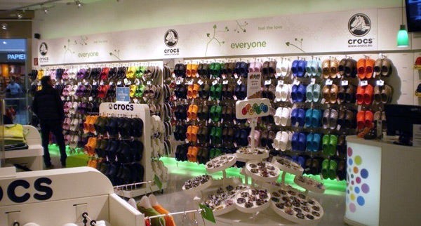 Crocs Shop Innsbruck von innen